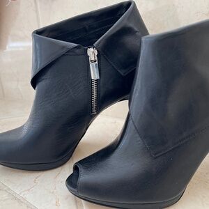 Michael Kors Black Leather 4' Heel boots size 8